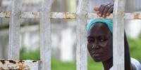 Serra Leoa anuncia que população deve ficar confinada por causa do ebola 