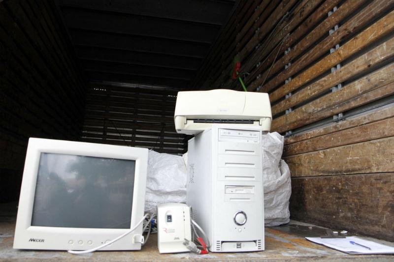 Material descartado &eacute; separado e reaproveitado pela empresa parceira