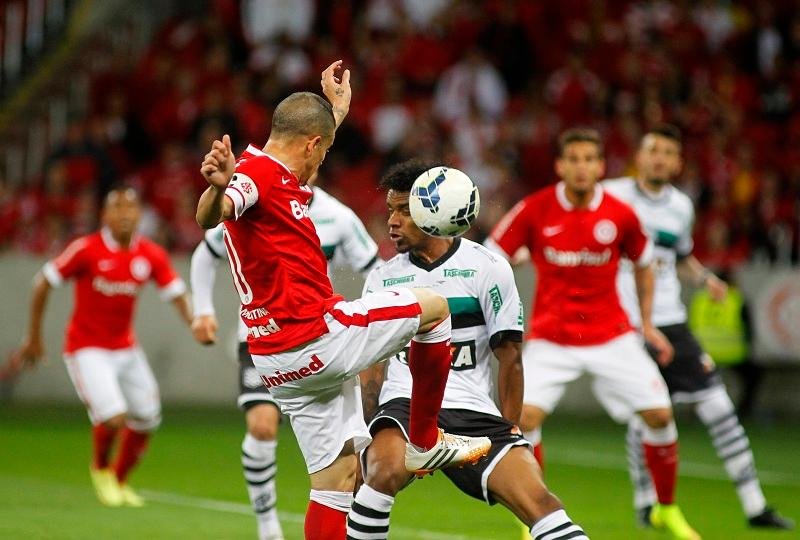 Craque do time, o argentino D&acute;Alessandro abriu o placar