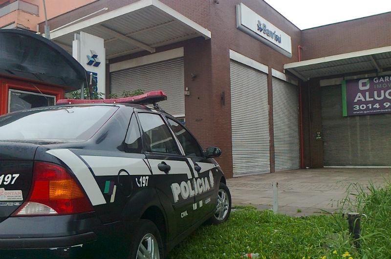 Cofre de ag&ecirc;ncia banc&aacute;ria &eacute; arrombado em Porto Alegre 