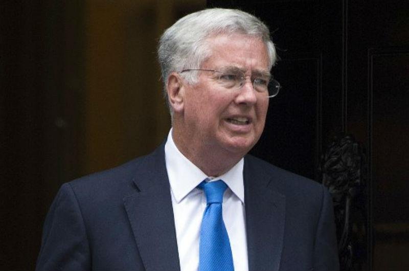 Ministro da Defesa brit&acirc;nico, Michael Fallon, anunciou nesta ter&ccedil;a-feira o envio de armamento