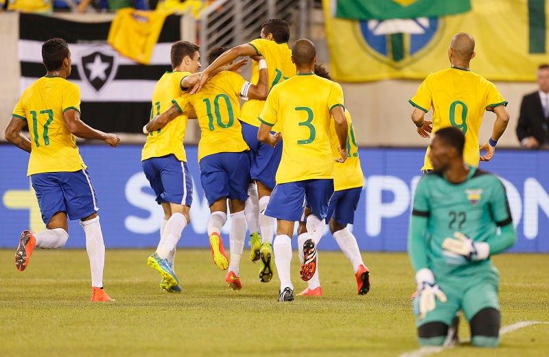 Brasil cria pouco, mas vence o Equador por 1 a 0 