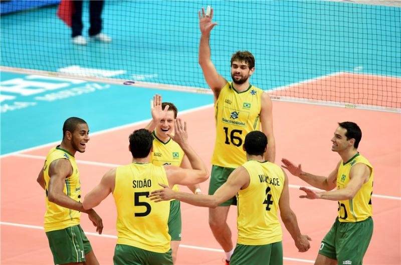 Na estreia da sele&ccedil;&atilde;o na segunda fase do campeonato, equipe venceu por 3 sets a 0
