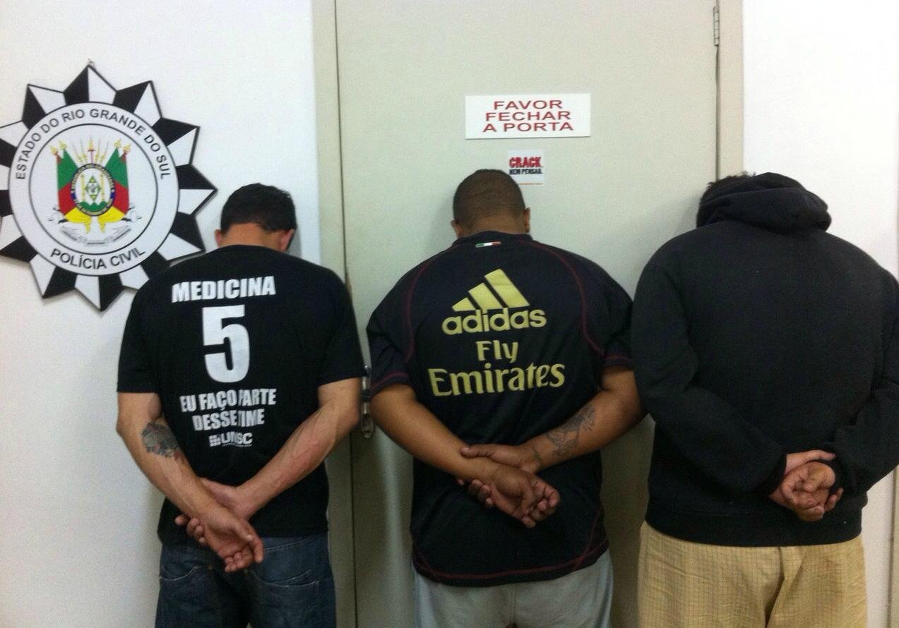 Trio foi preso ap&oacute;s den&uacute;ncia an&ocirc;nima