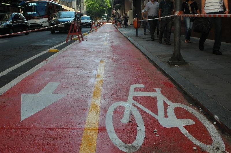 Vereador argumenta que &aacute;rea central da capital n&atilde;o foi projetada para ciclovias