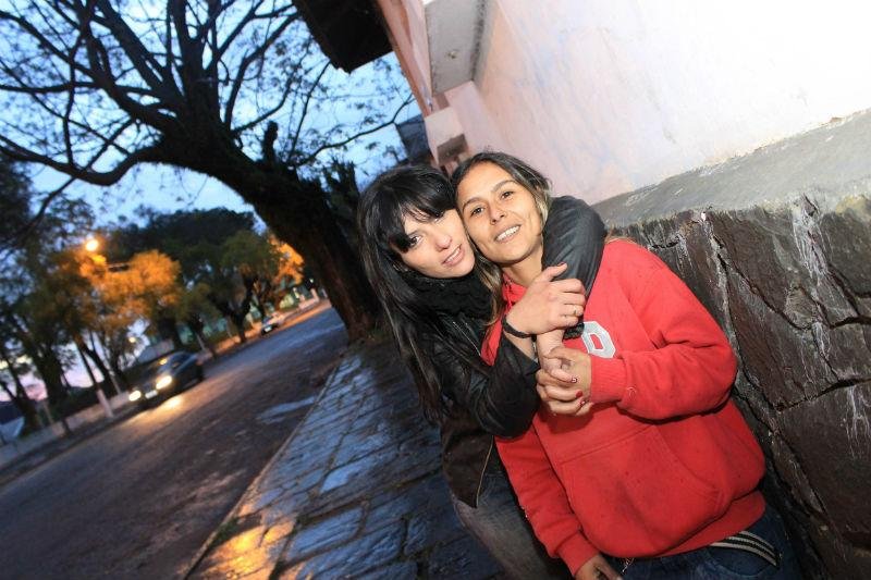 Agora &eacute; que n&atilde;o vamos desistir do casamento no CTG, diz Solange (&agrave; esquerda)