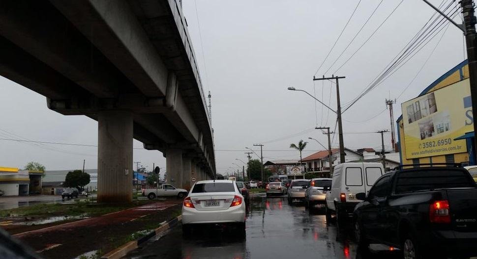 Alagamentos complicam tr&acirc;nsito entre Vale do Sinos e Porto Alegre 