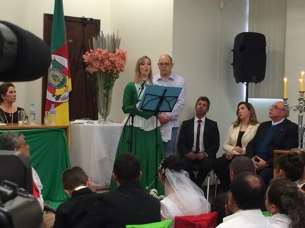 Ju&iacute;za Carine falou de Raul Seixas na cerim&ocirc;nia