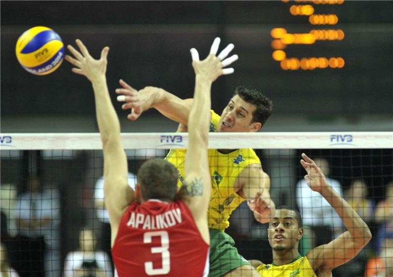 Brasil vence R&uacute;ssia e assegura lideran&ccedil;a no Mundial de V&ocirc;lei 