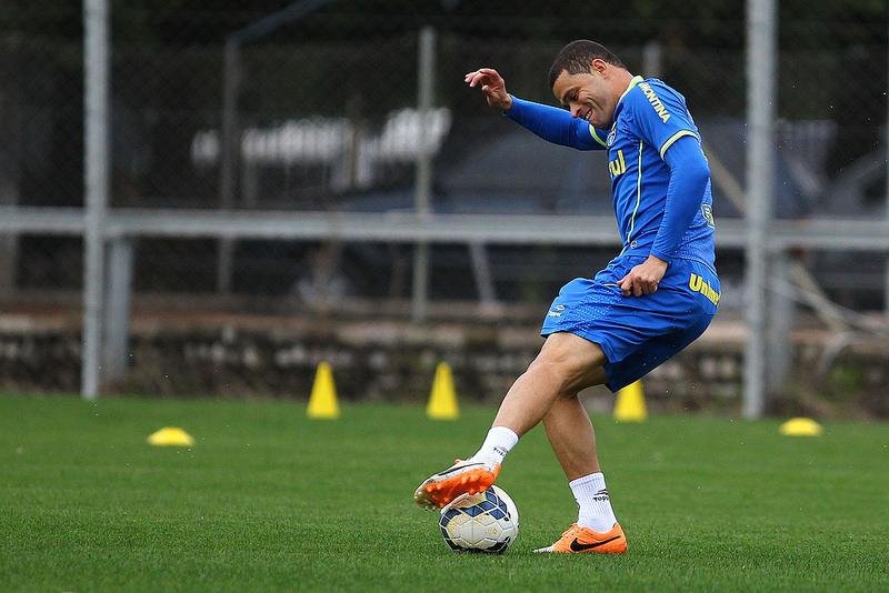 Edinho deve ficar &agrave; disposi&ccedil;&atilde;o de Felip&atilde;o contra o Santos