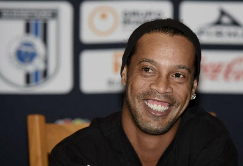 Pol&iacute;tico mexicano Carlos Trevino pediu desculpas a Ronaldinho 