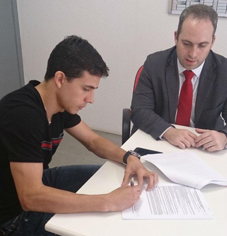 Nilmar assina contrato com o Inter por tr&ecirc;s anos