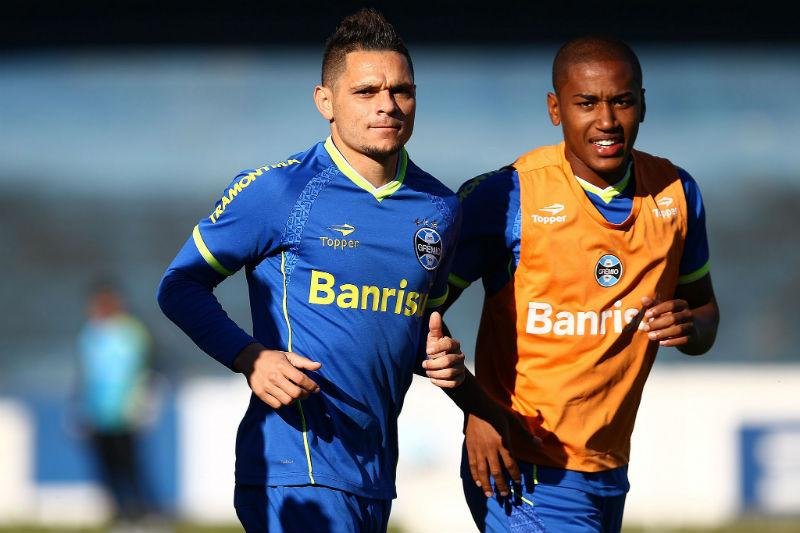 Par&aacute; pode atuar como lateral-esquerdo na vaga de Z&eacute; Roberto