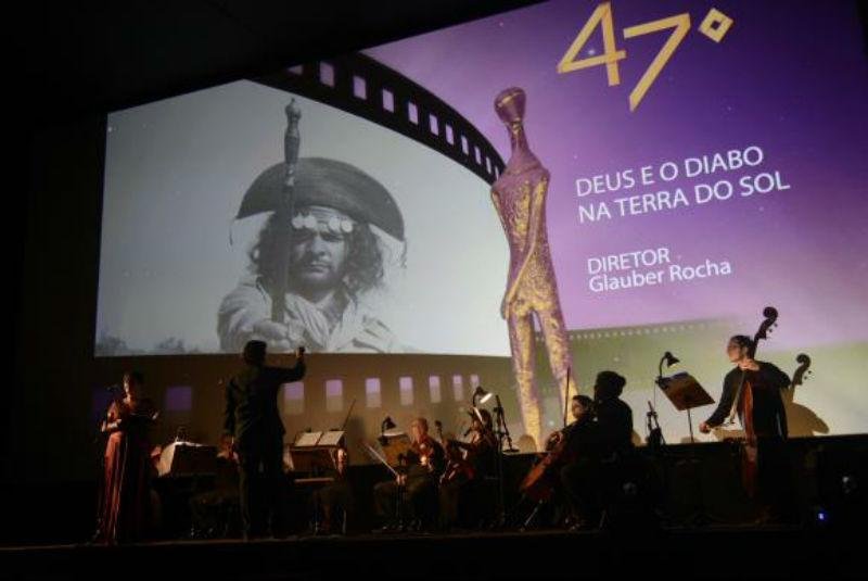 Deus e o Diabo na Terra do Sol marca abertura do Festival de Cinema de Bras&iacute;lia