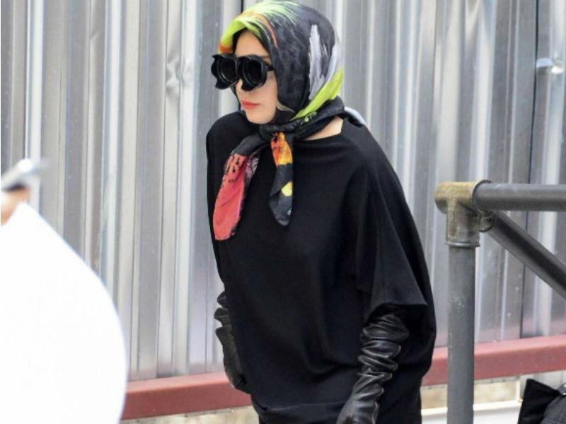 Lady Gaga se veste de mu&ccedil;ulmana para passar despercebida em Istambul