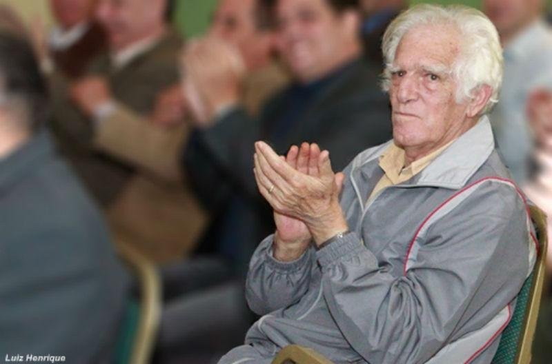 Z&oacute; Rodrigues, de 82 anos, teve um enfarto fulminante no gol de empate do Figueirense