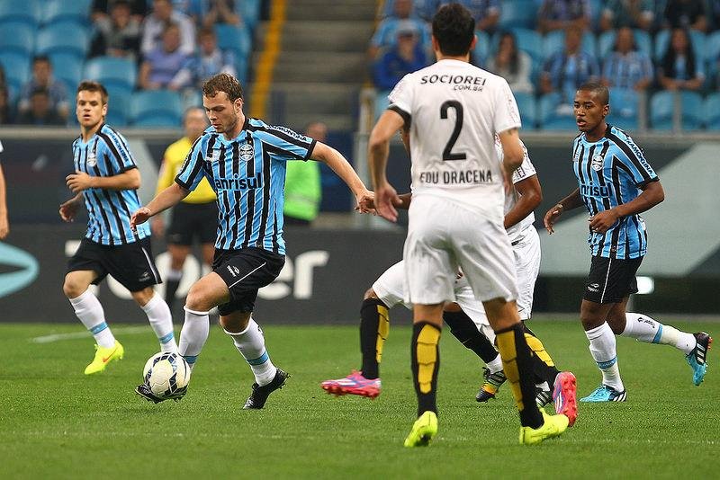 Gr&ecirc;mio empatou com Santos na Arena