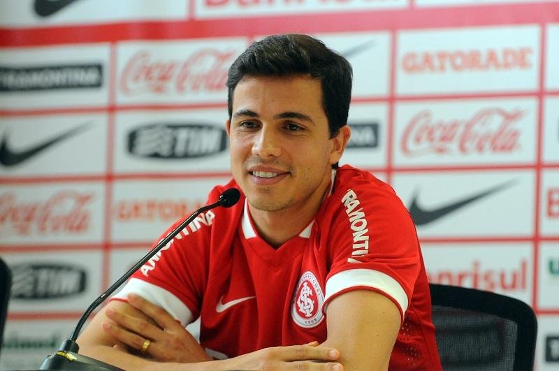 Abel Braga adia proje&ccedil;&otilde;es de Inter com Nilmar