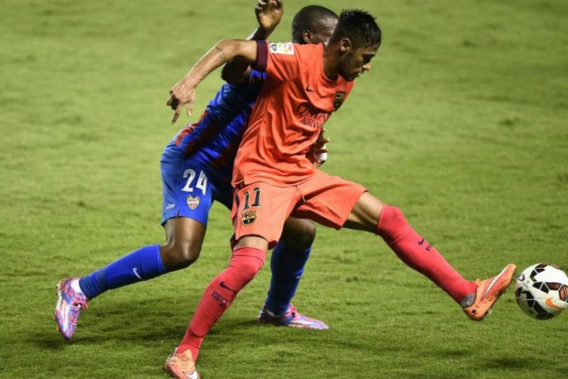 Neymar marcou o primeiro gol do Barcelona na goleada de 5 a 0