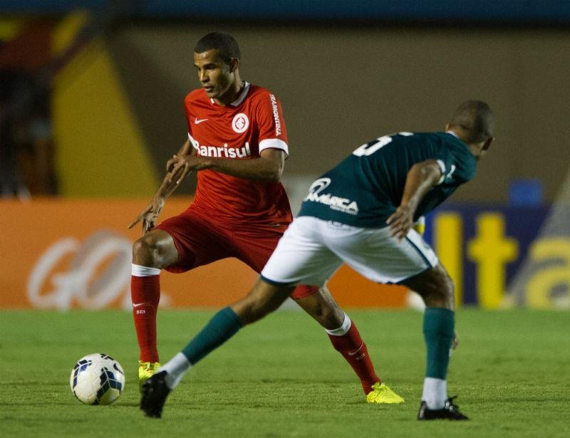 Ernando sofreu corte no superc&iacute;lio, mas treinou normalmente e deve jogar na quarta-feira