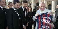 Papa Francisco era acostumado a abençoar jogadores antes das partidas