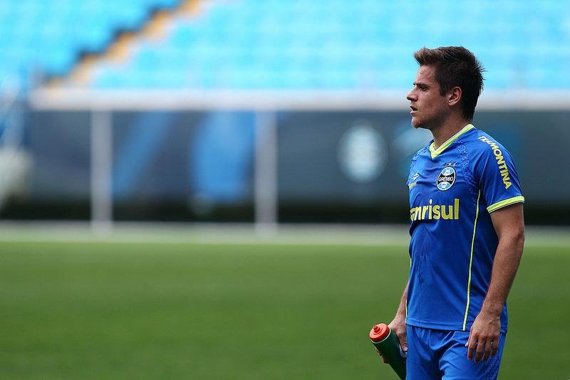 Ramiro volta ao time do Gr&ecirc;mio ap&oacute;s cumprir suspens&atilde;o