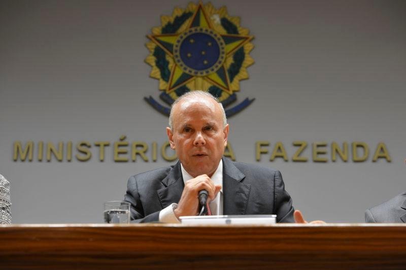Redu&ccedil;&atilde;o de repasse do Tesouro &agrave;s el&eacute;tricas pode impactar na conta de luz, indicou Mantega
