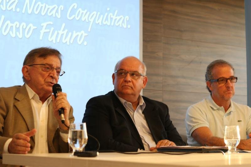 F&aacute;bio Koff, Romildo Bolsan Jr e Duda Kroeff durante apresenta&ccedil;&atilde;o da chapa