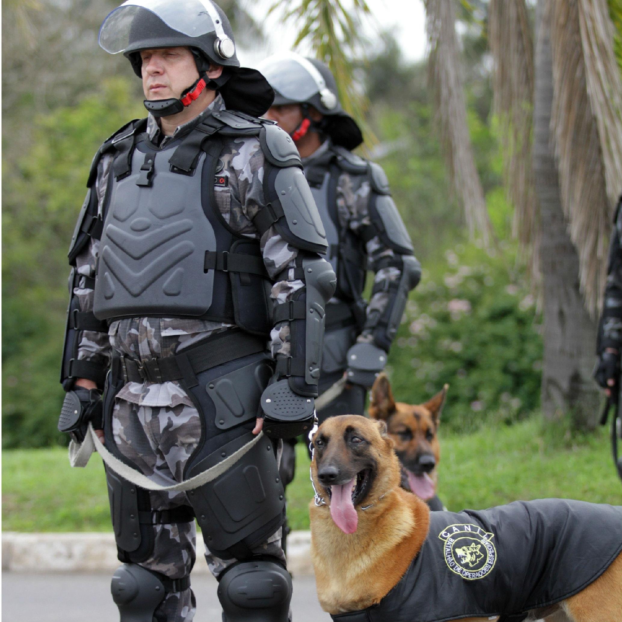 Traje faz PM um gladiador moderno 