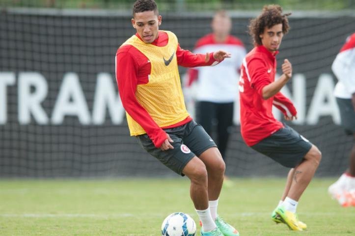 Lateral do Inter ser&aacute; mais uma vez titular contra Crici&uacute;ma nesta noite no Beira-Rio