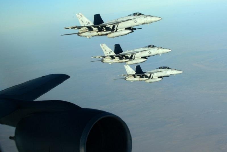 Foram bombardeadas 12 refinarias de petr&oacute;leo do movimento jihadista