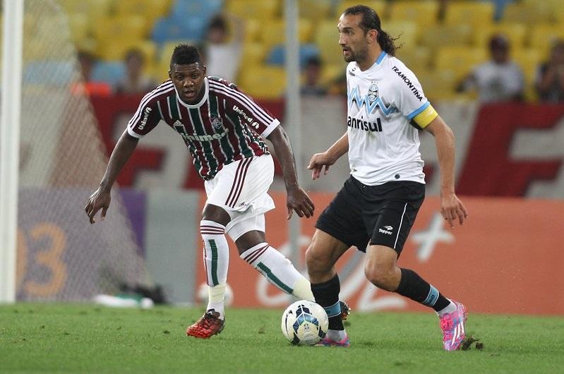 Gr&ecirc;mio joga melhor, mas fica no empate contra o Fluminense
