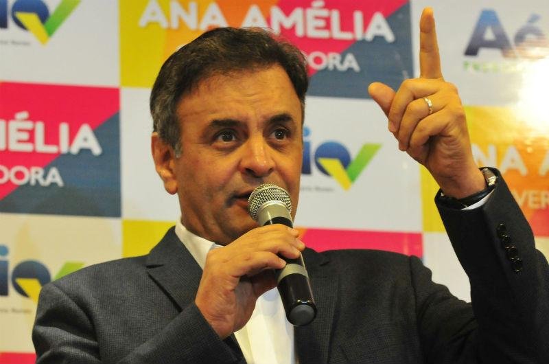A&eacute;cio Neves faz campanha no Rio Grande do Sul