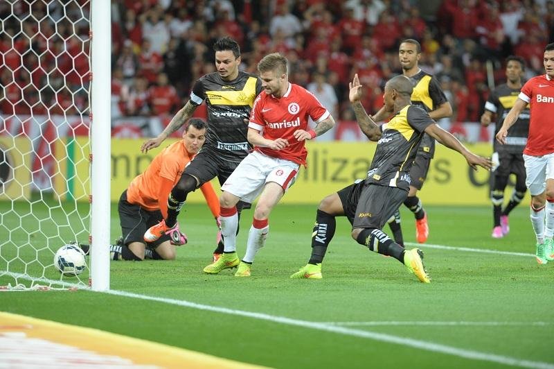 Eduardo Sasha fez segundo gol da vit&oacute;ria sobre Crici&uacute;ma