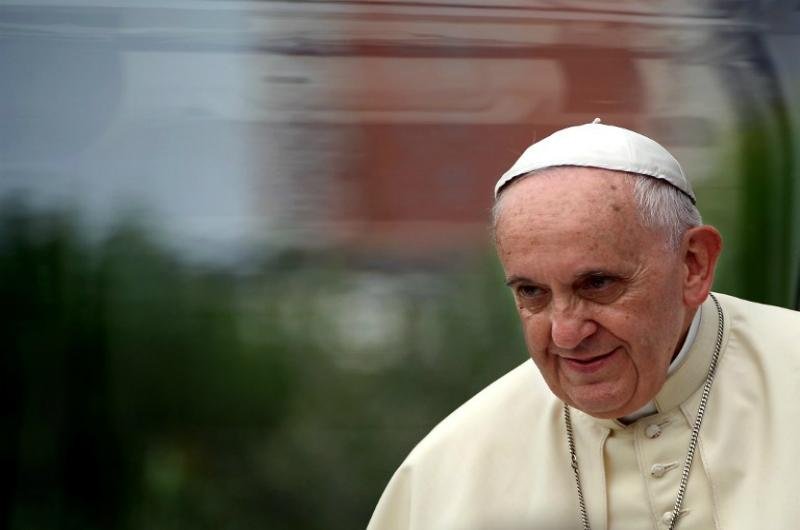 Papa Francisco destitui bispo acusado de proteger padre suspeito de pedofilia