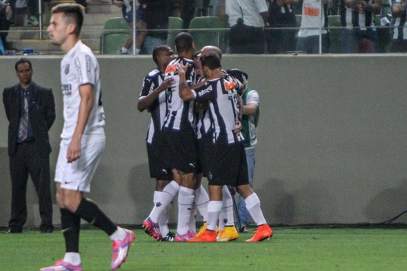 Diego Tardelli foi o destaque da partida com dois gols marcados