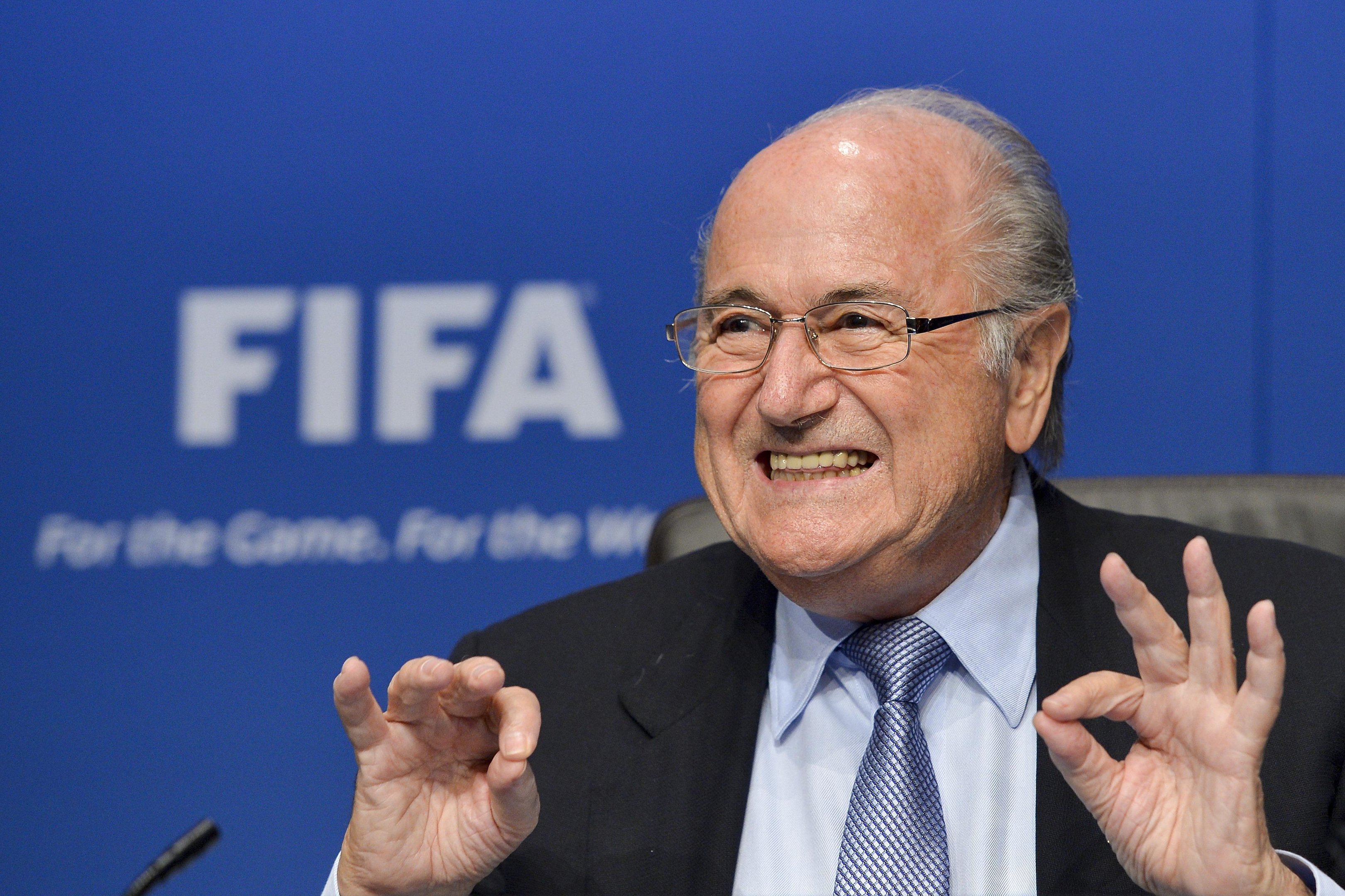 Blatter confirma que vai disputar quinto mandato na Fifa