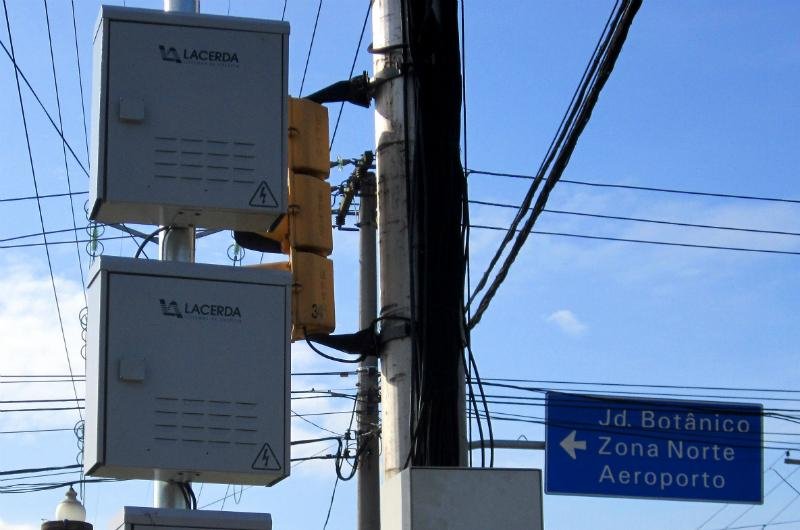 Equipamento, primeiro a operar na Capital, permite o funcionamento dos sem&aacute;foros mesmo sem energia