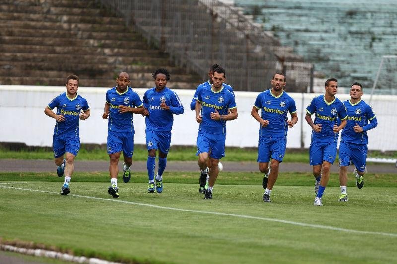 Na parte aberta do treino, titulares correram ao redor do gramado principal do est&aacute;dio Ol&iacute;mpico