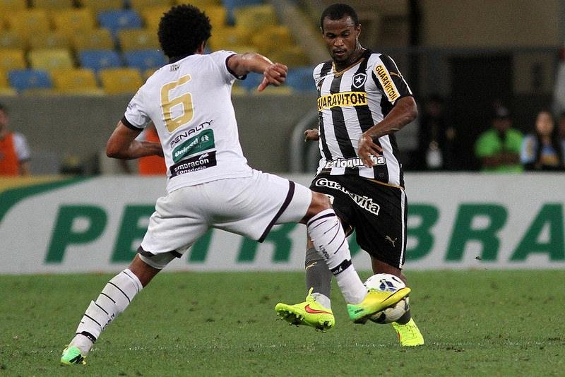 Jogador teve passagem apagada pelo Inter no ano passado