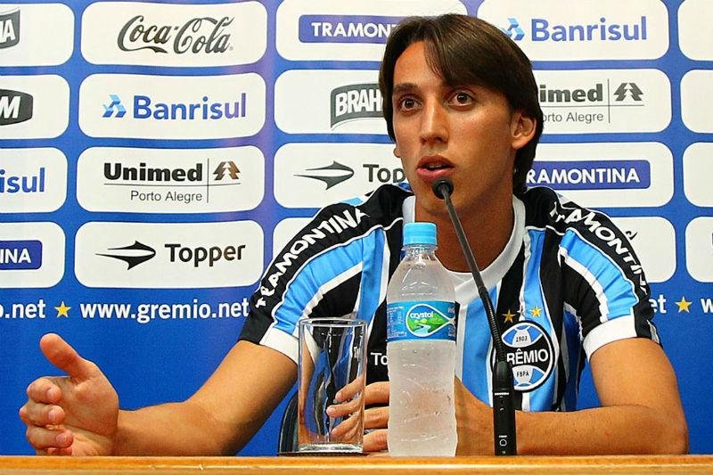 Zagueiro est&aacute; de volta ao Gr&ecirc;mio para duelo com Botafogo neste domingo