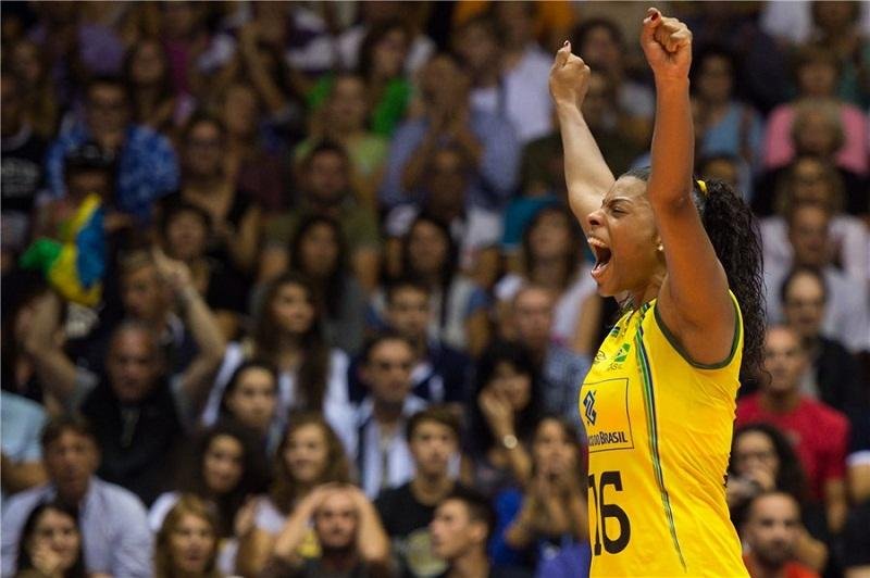 Brasil vence a S&eacute;rvia e fecha primeira fase no Mundial de V&ocirc;lei como l&iacute;der