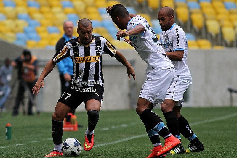 Sheik teve uma chance clara em voleio, mas parou nas m&atilde;os de Marcelo Grohe