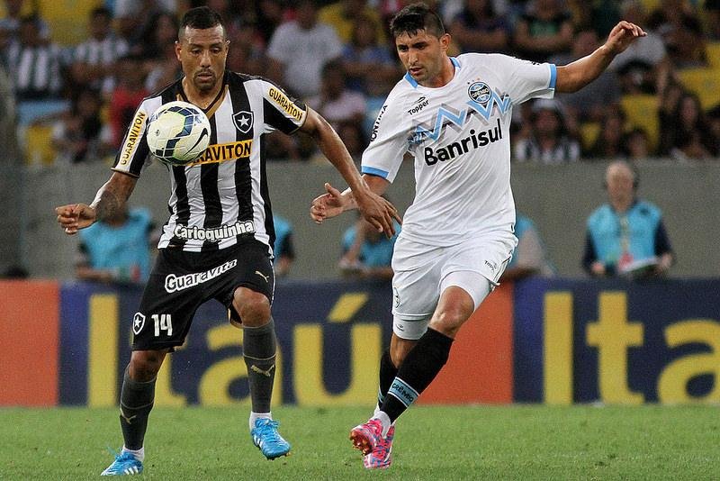 Gr&ecirc;mio bateu o Botafogo por 2 a 0 no Maracan&atilde;