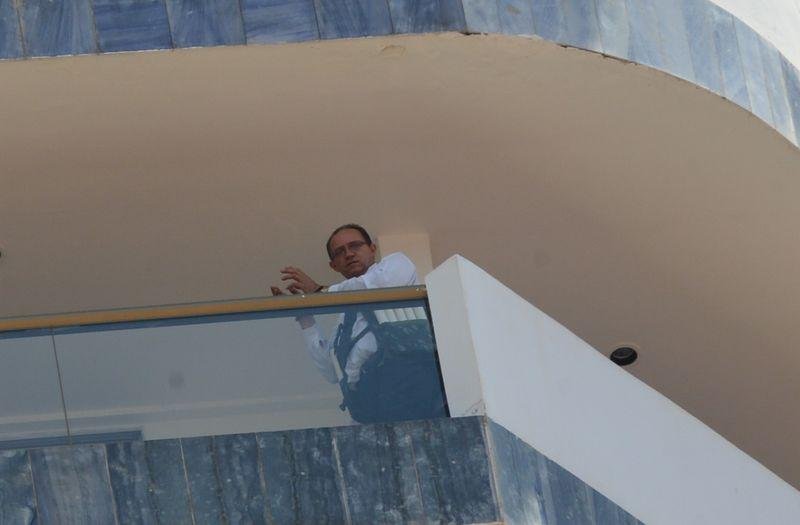 Ref&eacute;m trabalha no hotel como chefe dos mensageiros