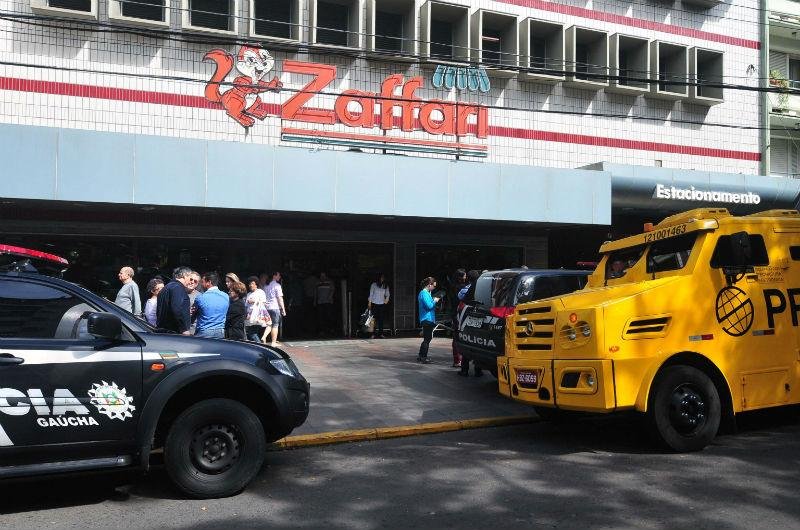 Pol&iacute;cia examina imagens at&eacute; de tr&ecirc;s dias anteriores ao tiroteio no Bom Fim
