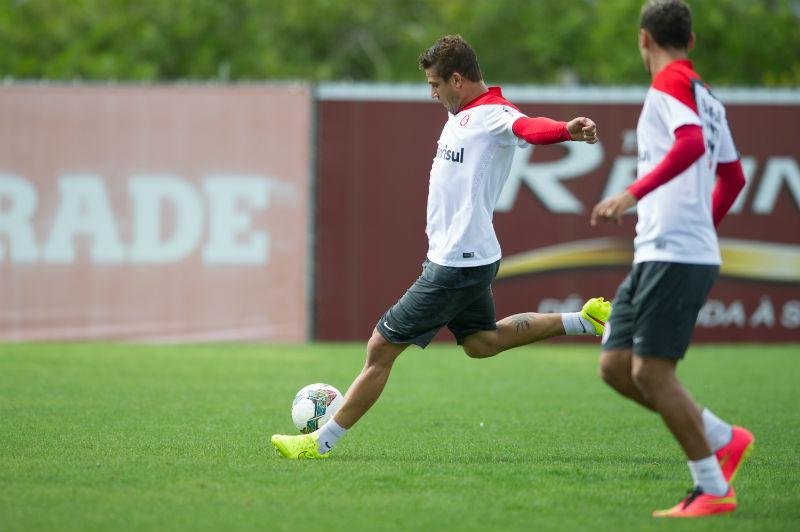Rafael Moura volta ap&oacute;s cumprir suspens&atilde;o