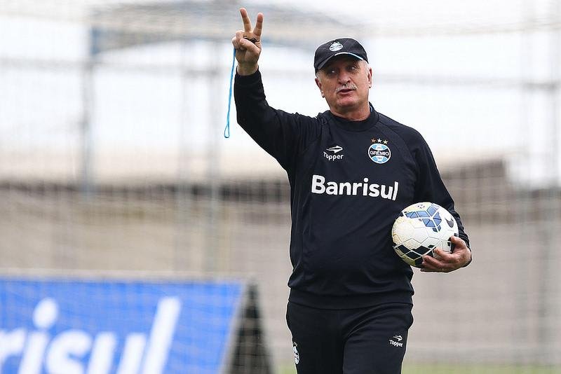 T&eacute;cnico Felip&atilde;o poder&aacute; repetir escala&ccedil;&atilde;o pela primeira vez desde volta ao clube