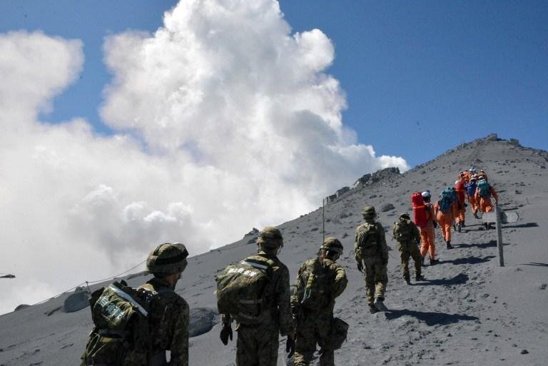 N&uacute;mero de mortos por erup&ccedil;&atilde;o no Jap&atilde;o chega a 48