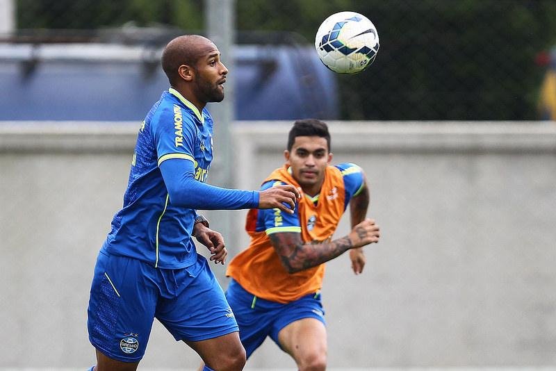 Fellipe Bastos saiu mais cedo do treino do Gr&ecirc;mio